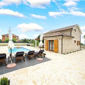 2 bedroom villa with pool near Skradin, sleeps 5